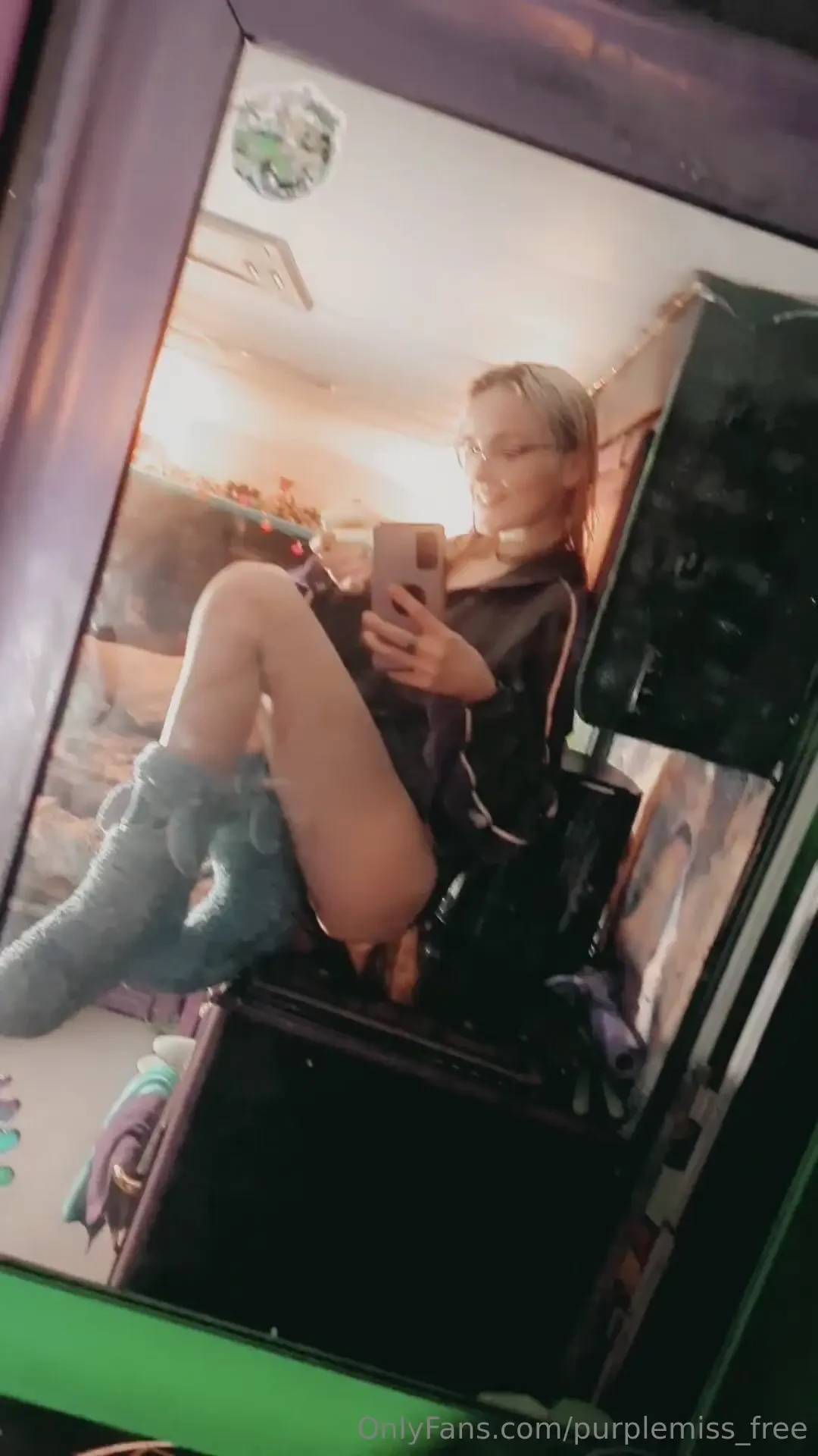 Evil beauty tip if you d like to see something naughty 