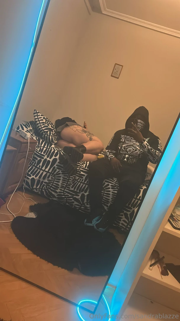 Que harias conmigo si estas en la cama conmigo asi 