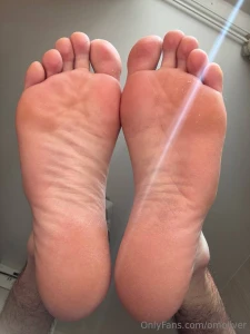 Who asked for feet there we go