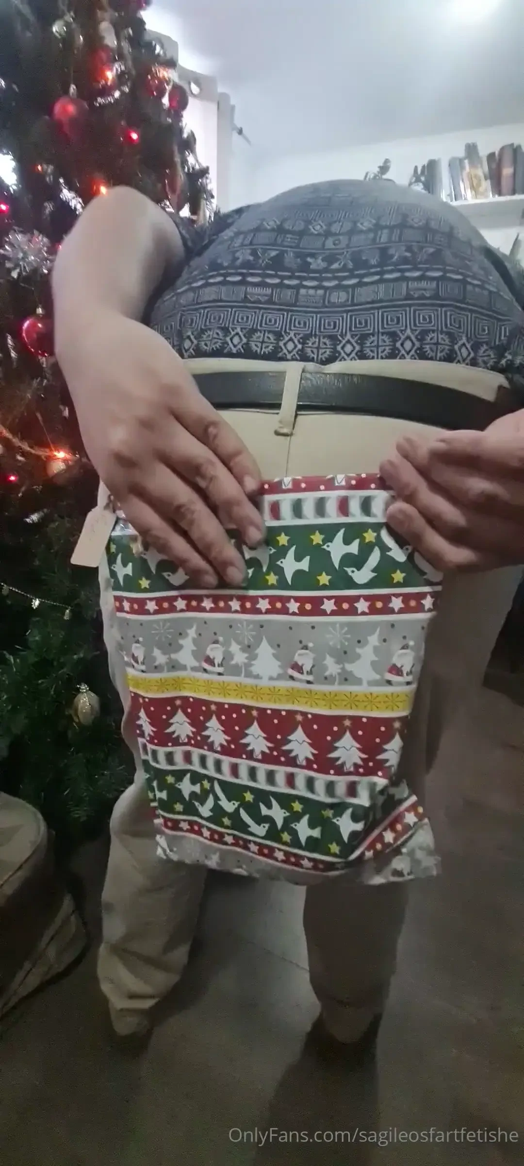 Leos is preparing stinky gifts 