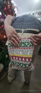 Leos is preparing stinky gifts