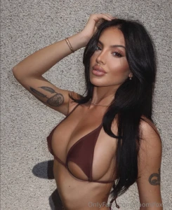 Keeping eye contact gt gt