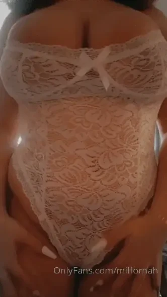 How does this body look in all white 