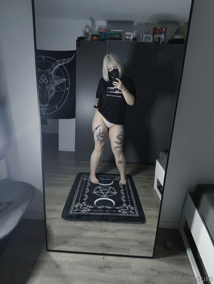 Love the t-shirt and pantie combo 