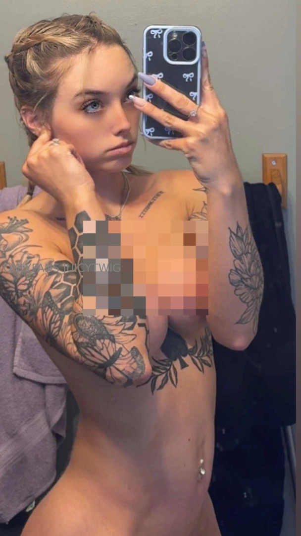 Now offering private live facetimes on snap message me lemme watch you 