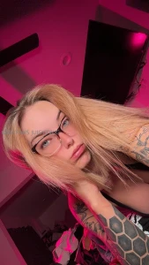 Good morning handsome you ready to cum this morning message me