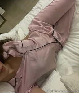 Do you want me to unbutton my shirt for you dm me quieres que me