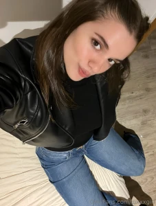 Reci n llegada a casa me acompa as esta noche just got home will you