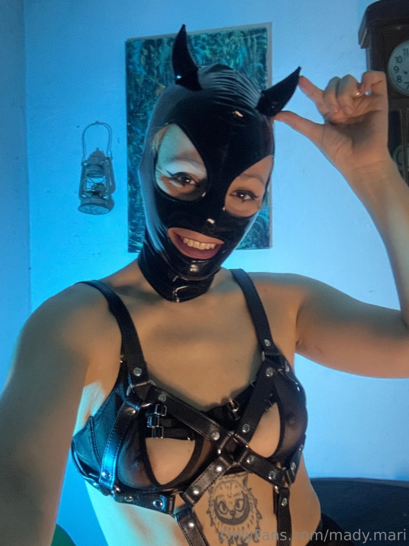 Can you imagine some one humping my horn my tongue this tiny toy me 