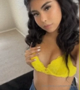 I look cutie in yellow right