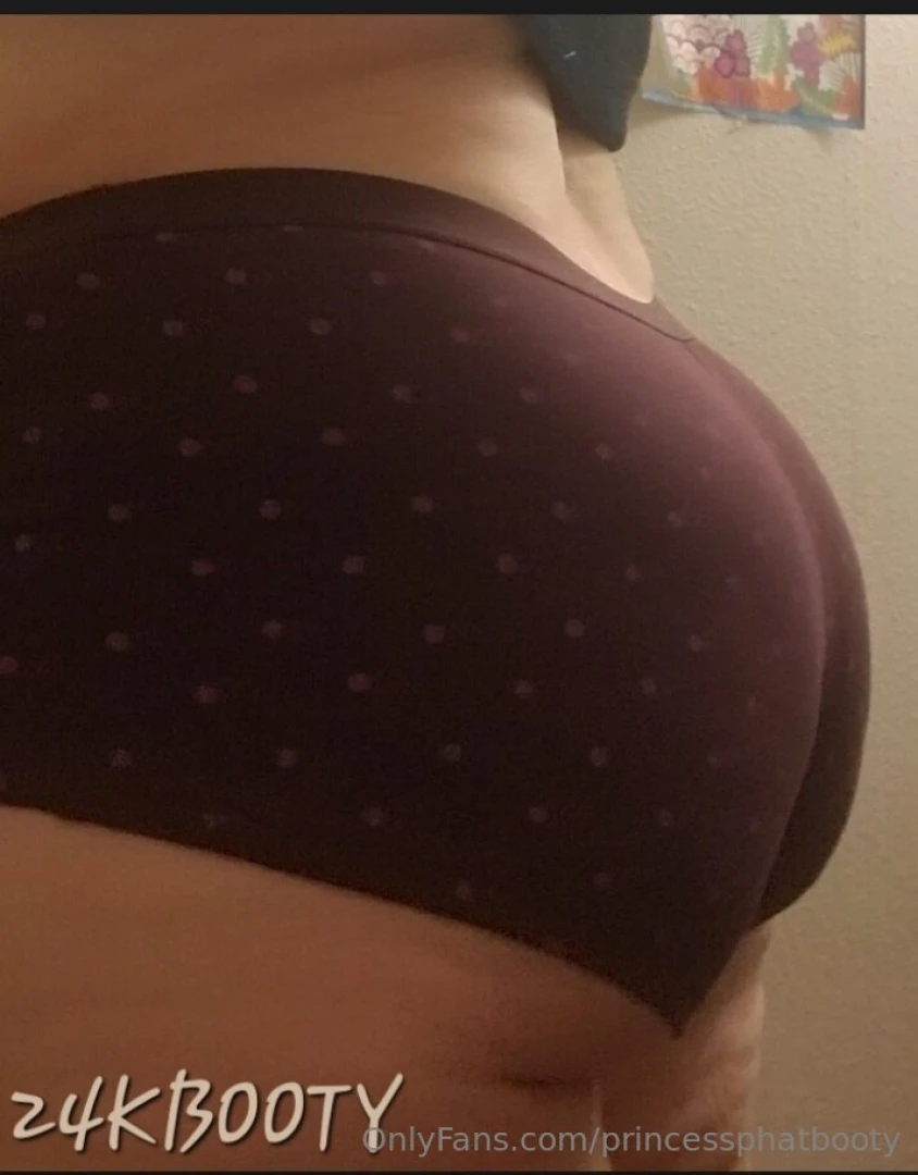 It s a maroon polka dot boy shorts morning 