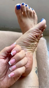 Hola cari o te gusta mi actual pedicura azul hi darling do you like my part 2