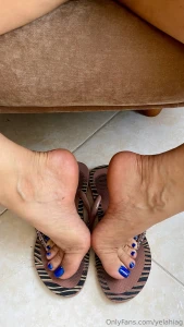 Hola cari o te gusta mi actual pedicura azul hi darling do you like my