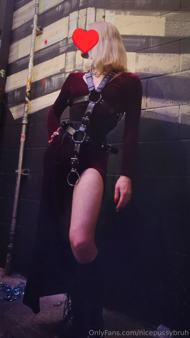 Did my claws again for a goth rave last weekend my whole outfit from part 3 