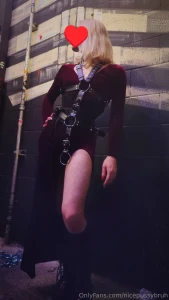 Did my claws again for a goth rave last weekend my whole outfit from part 3