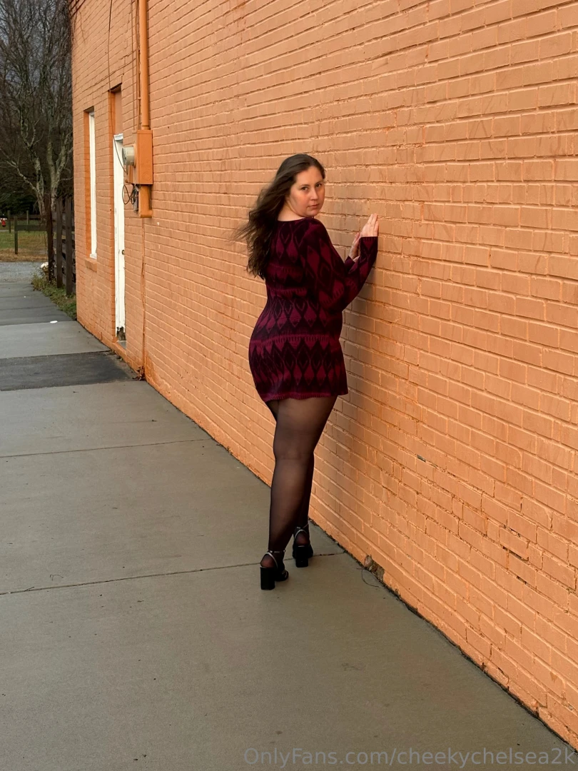 Would you take me on a date https onlyfans com cheekychelsea2k 