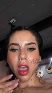 Me llenas la cara de tu lechita