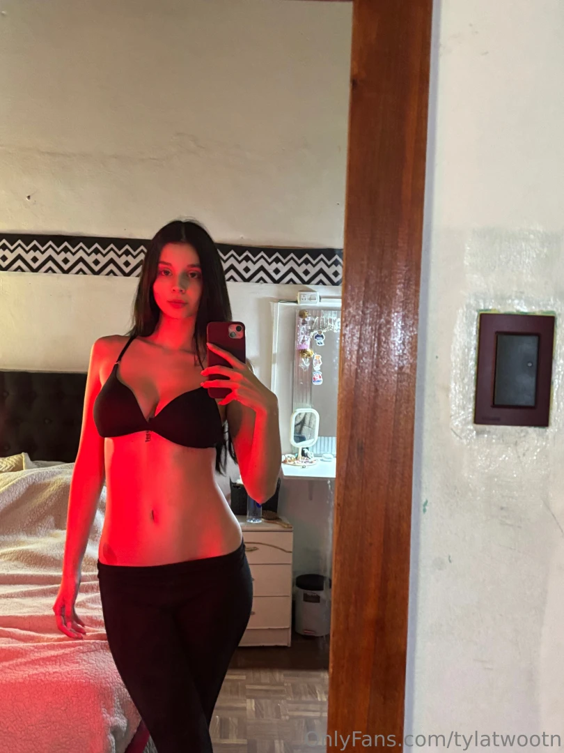 The way this light hits my curves i couldn t keep my hands off myself 