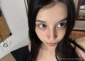 Two eyes two colors double the trouble