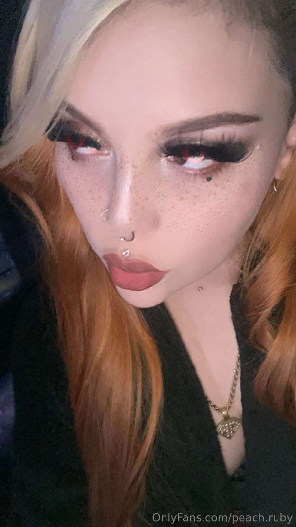 Your fav goth slut 