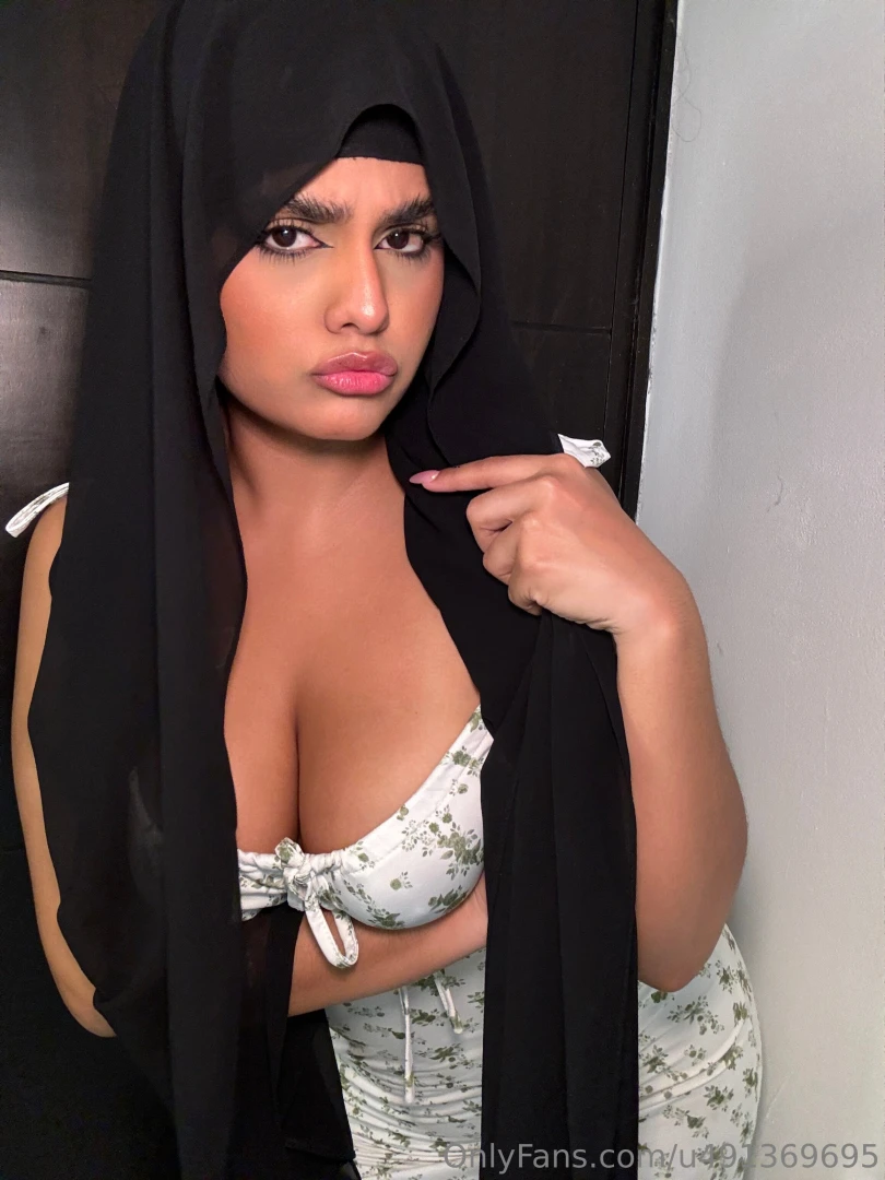 Be honest how many times did you zoom in come confess in my inbox 