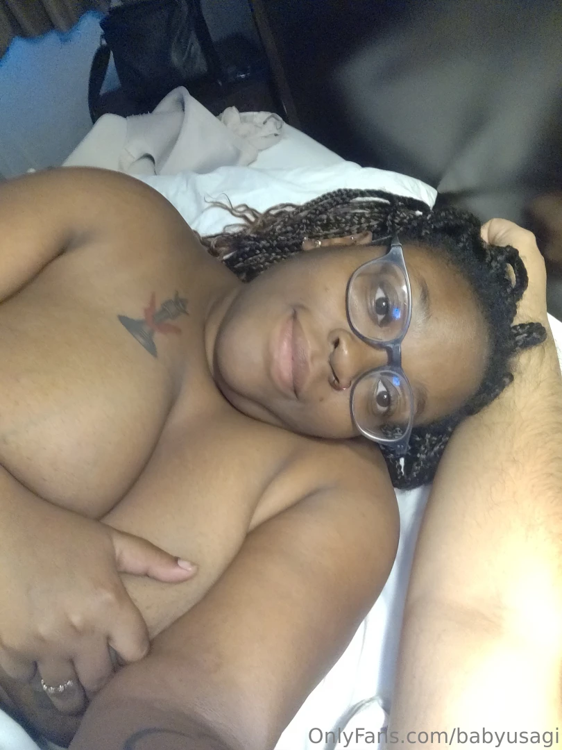 Does daddy wanna wake up next to me like this 