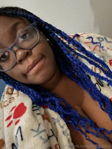 Look at that cleavage