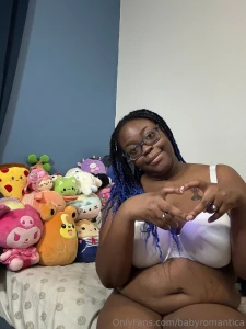 Look at the shy gamer girl i hope im cute enough for daddy