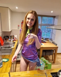 How often does your wife butter the toast with her peachy pussy out part 1