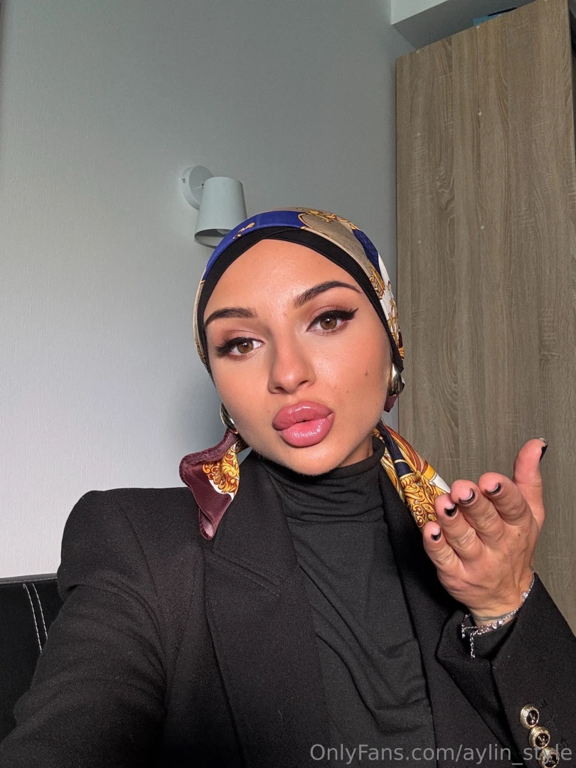 Catch my most sincere warm slightly playful air kiss i don t know 