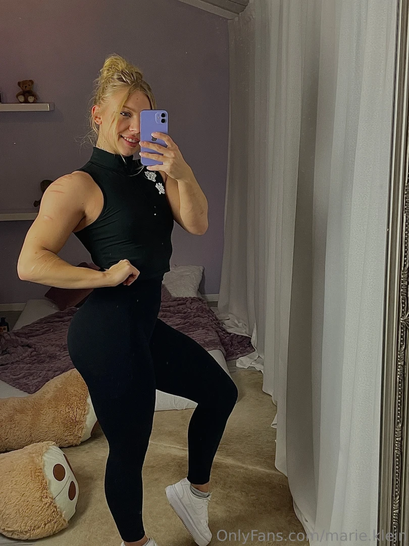 Deine lieblings gym- ist wieder daheim nach einem langen arbeitstag 