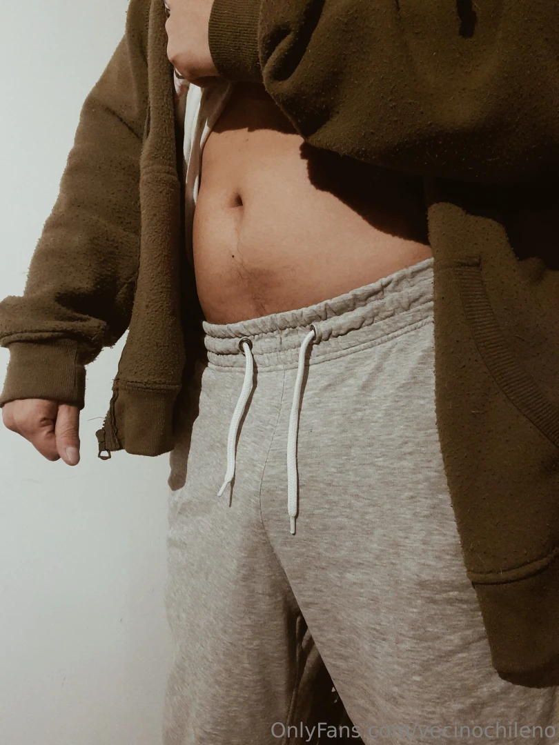 Me puse este buzo para estar c modo pero parece que algo m s se acomod part 1 