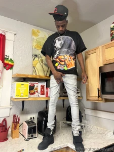 I gotta hold my dick when i take pictures because it s to big