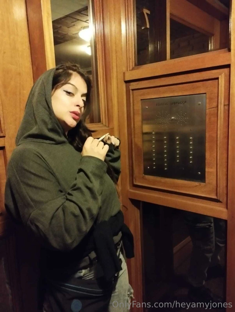 Watch me smoke let s have fun 