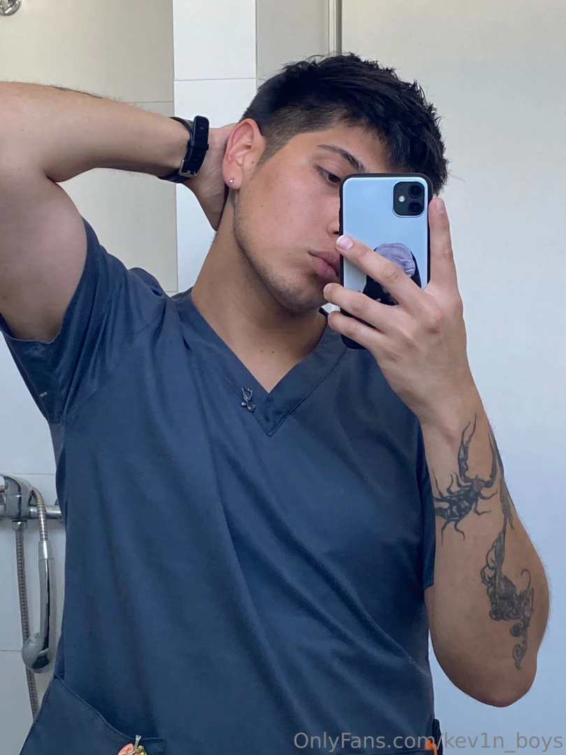 Que dicen quieren ver un videito con mi traje cl nico en la pega part 1 