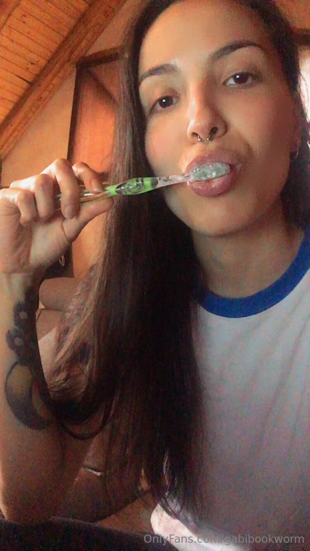 Brush your teeth before bed 