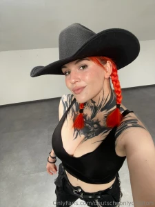 Julifox hey ich bin mommy jules rote haare tattoos your fav goth mommy part 1