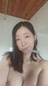 Good morning with my realest bare face and titties saying hello to y