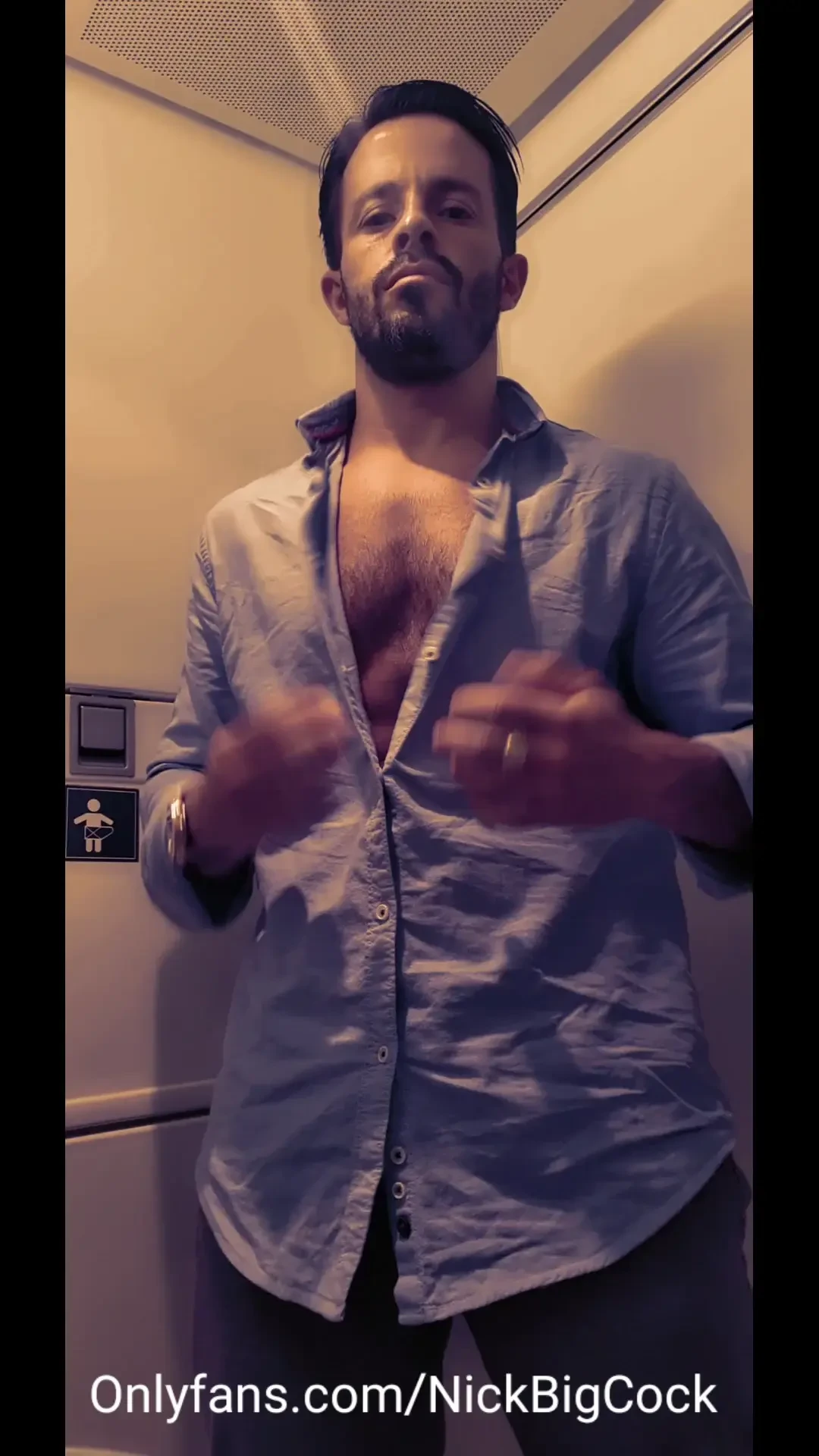 Quien tiene ganas de ver un buen pajote en el ba o del tren si lo 