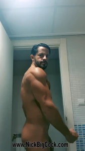 Some naked muscle flex