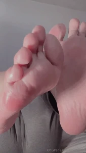 Pov te pongo los pies en la carita