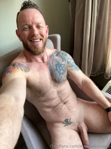 Alone in my hotel and no one around to help me out here