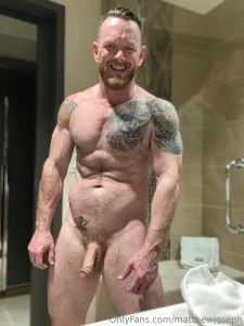 Post workout who wants to sniff my pits and ballsack