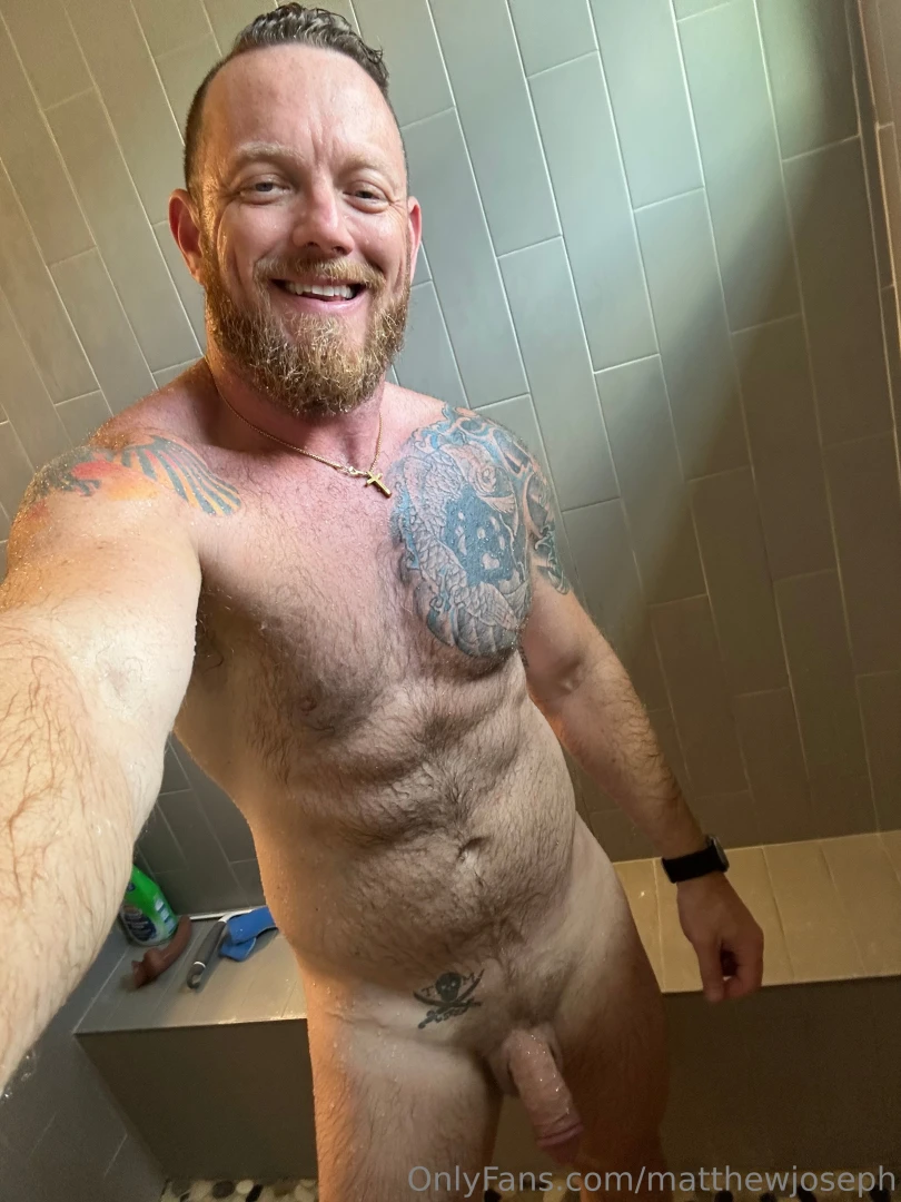 Afternoon post workout shower need to wash all of the important spaces 