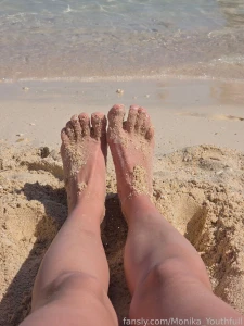 I m gonna wrap my feet around your cock and suck it hot feet outdoor part 1