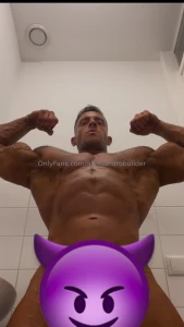 Wanna see a bodybuilder s cock after his tanning send dm for video