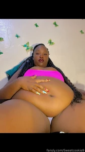 Bloated queen feedee