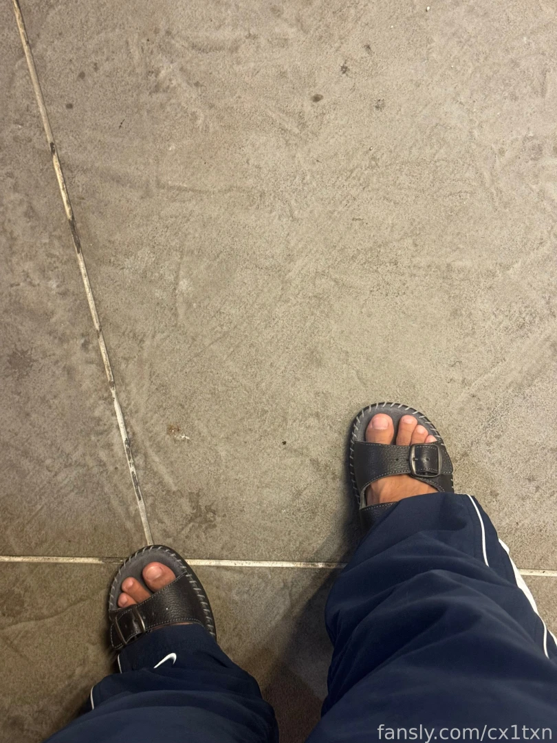 You like sandals with no socks on 