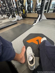 Hurt my foot at the gym they need to be worshiped part 2