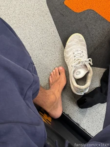 Hurt my foot at the gym they need to be worshiped part 3